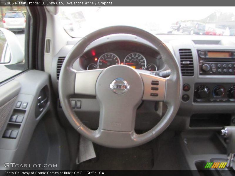 Avalanche White / Graphite 2006 Nissan Frontier LE Crew Cab