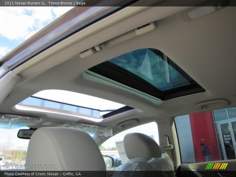 Sunroof of 2011 Murano SL