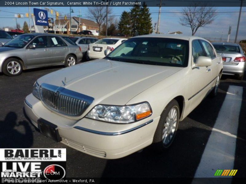 Ceramic White Tri-Coat / Light Parchment 2004 Lincoln Town Car Signature