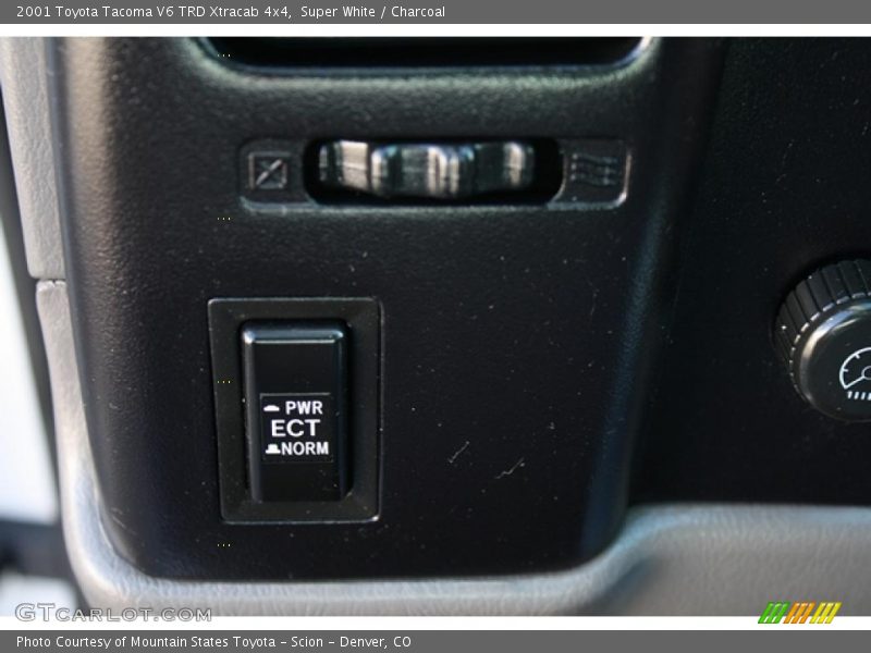 Super White / Charcoal 2001 Toyota Tacoma V6 TRD Xtracab 4x4