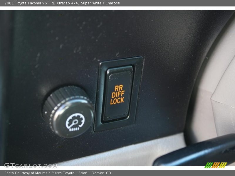 Super White / Charcoal 2001 Toyota Tacoma V6 TRD Xtracab 4x4