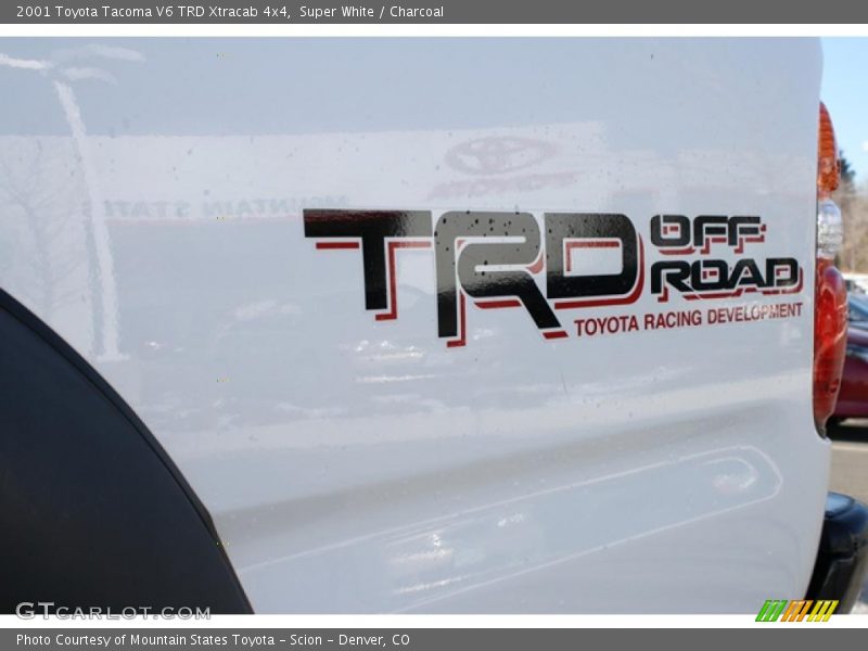 Super White / Charcoal 2001 Toyota Tacoma V6 TRD Xtracab 4x4