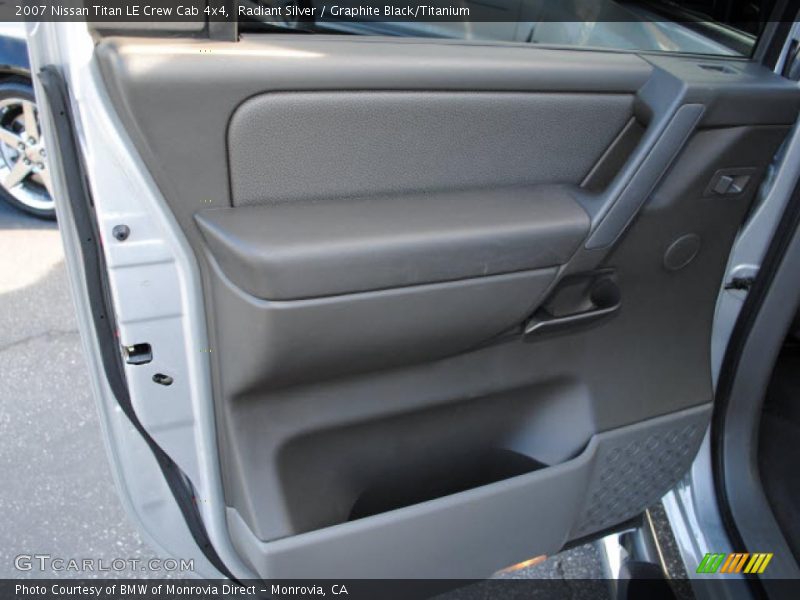 Radiant Silver / Graphite Black/Titanium 2007 Nissan Titan LE Crew Cab 4x4