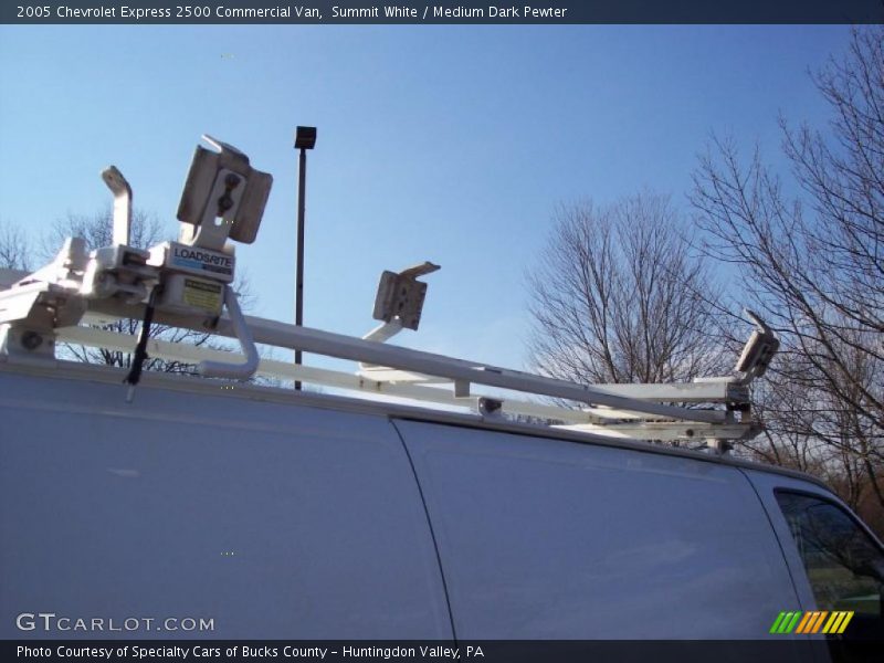 Summit White / Medium Dark Pewter 2005 Chevrolet Express 2500 Commercial Van