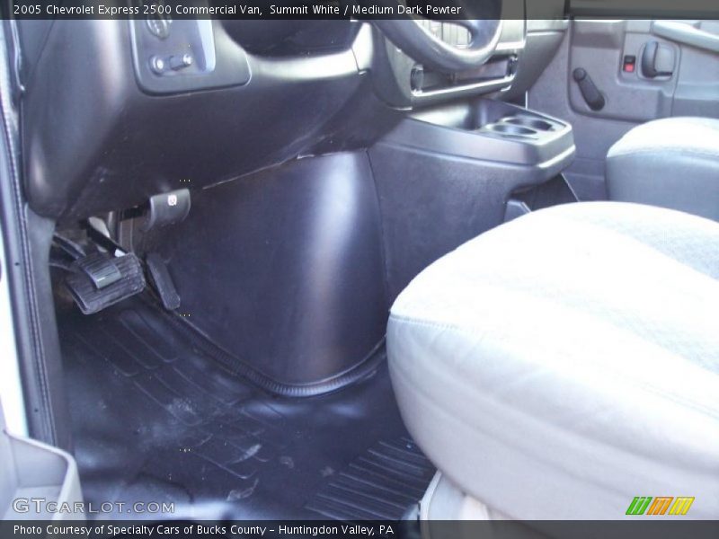 Summit White / Medium Dark Pewter 2005 Chevrolet Express 2500 Commercial Van