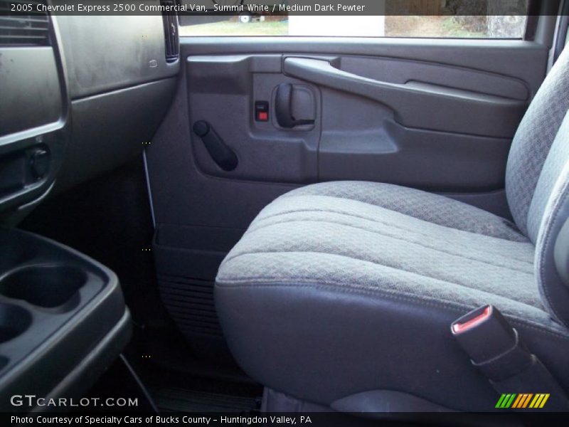 Summit White / Medium Dark Pewter 2005 Chevrolet Express 2500 Commercial Van