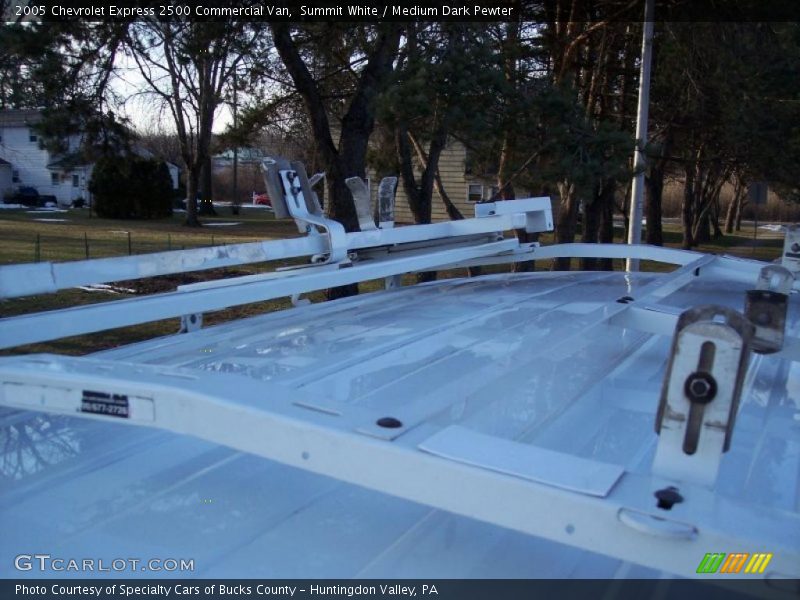 Summit White / Medium Dark Pewter 2005 Chevrolet Express 2500 Commercial Van