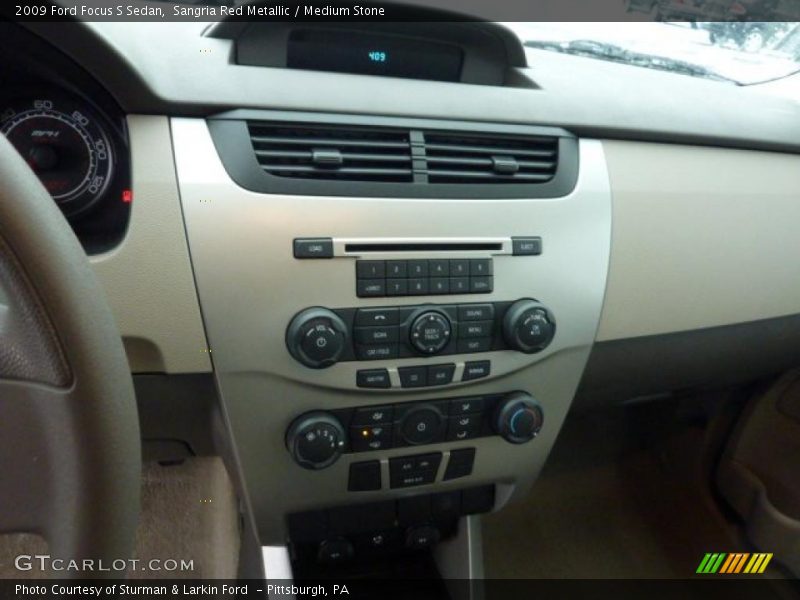 Controls of 2009 Focus S Sedan