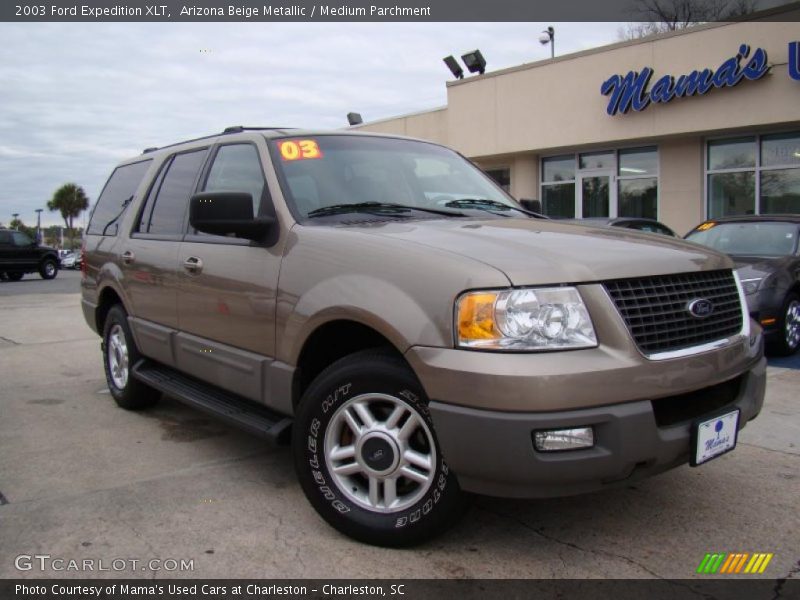 Front 3/4 View of 2003 Expedition XLT