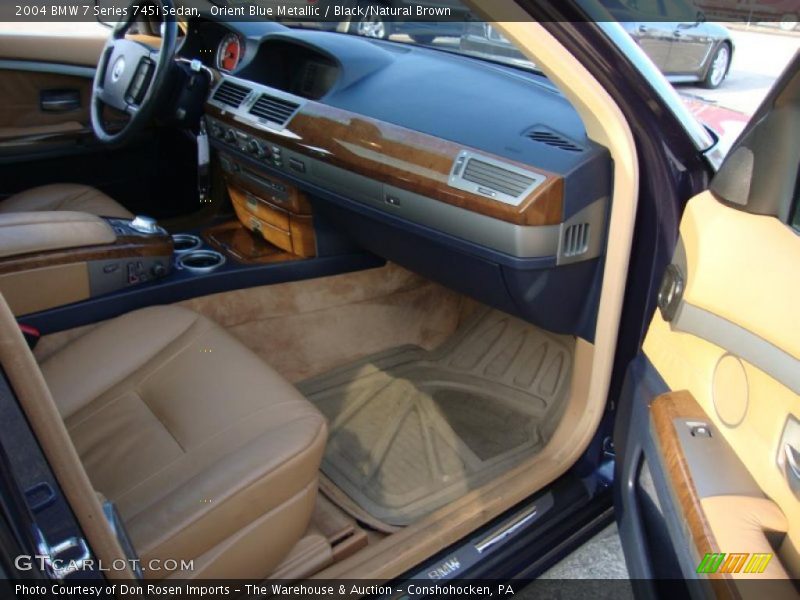 Dashboard of 2004 7 Series 745i Sedan