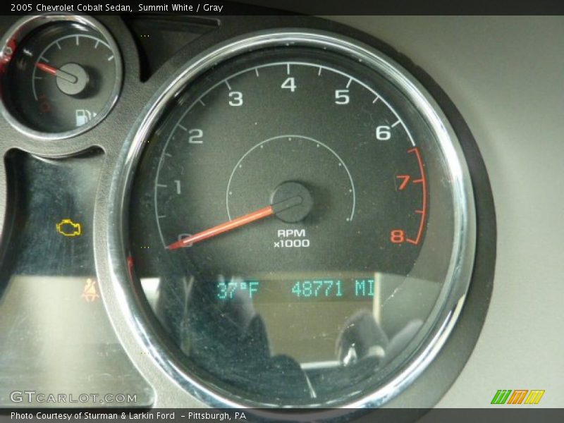 Summit White / Gray 2005 Chevrolet Cobalt Sedan