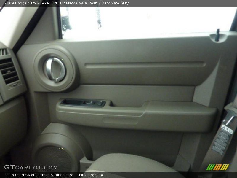 Brilliant Black Crystal Pearl / Dark Slate Gray 2009 Dodge Nitro SE 4x4