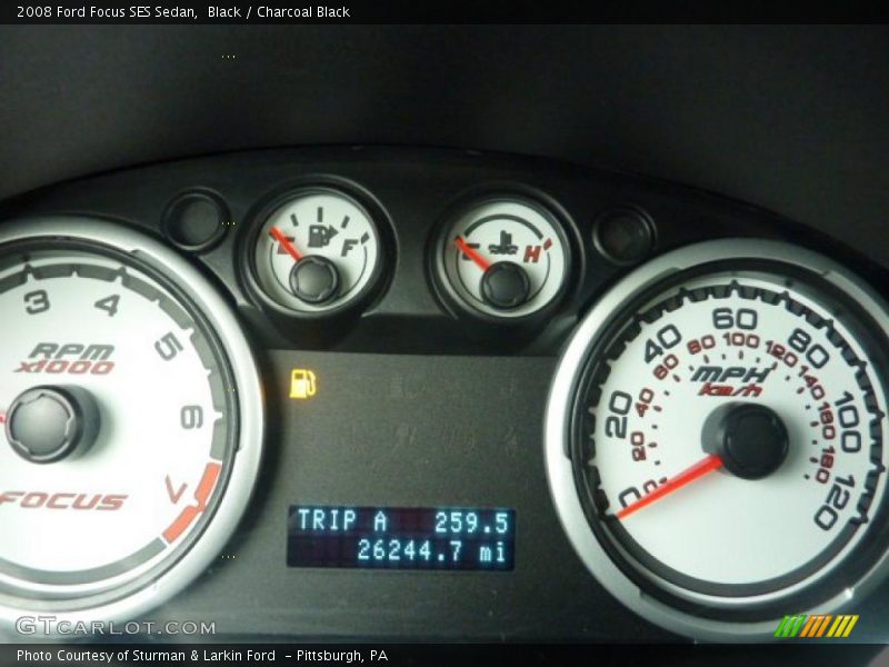 Black / Charcoal Black 2008 Ford Focus SES Sedan