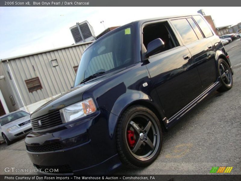 Front 3/4 View of 2006 xB 