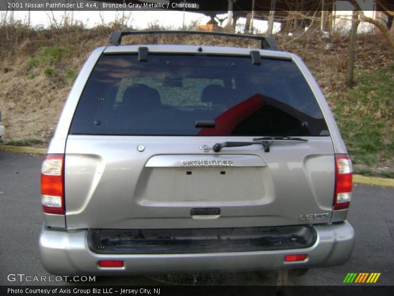 Bronzed Gray Metallic / Charcoal 2001 Nissan Pathfinder LE 4x4