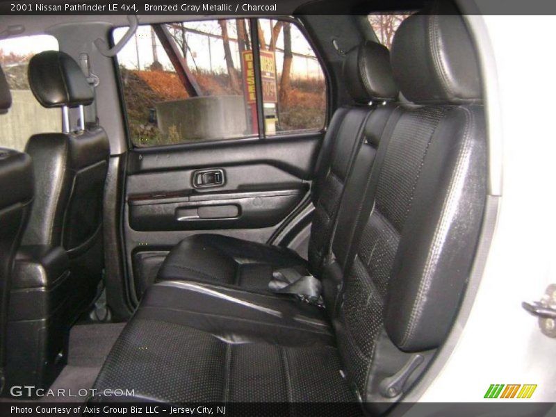 Bronzed Gray Metallic / Charcoal 2001 Nissan Pathfinder LE 4x4