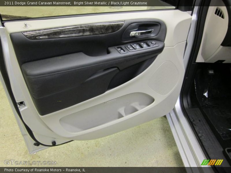 Bright Silver Metallic / Black/Light Graystone 2011 Dodge Grand Caravan Mainstreet