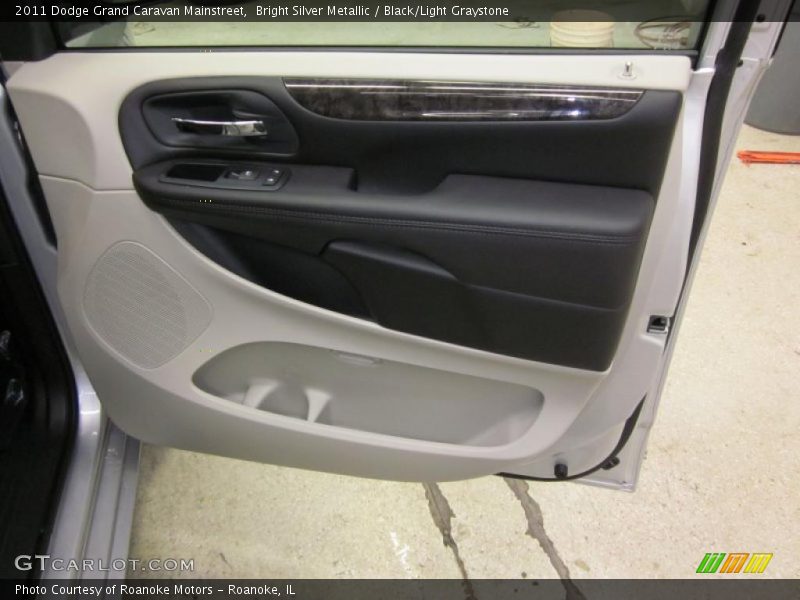 Bright Silver Metallic / Black/Light Graystone 2011 Dodge Grand Caravan Mainstreet