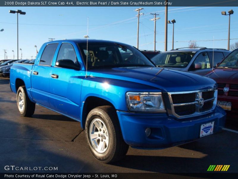 Front 3/4 View of 2008 Dakota SLT Crew Cab 4x4