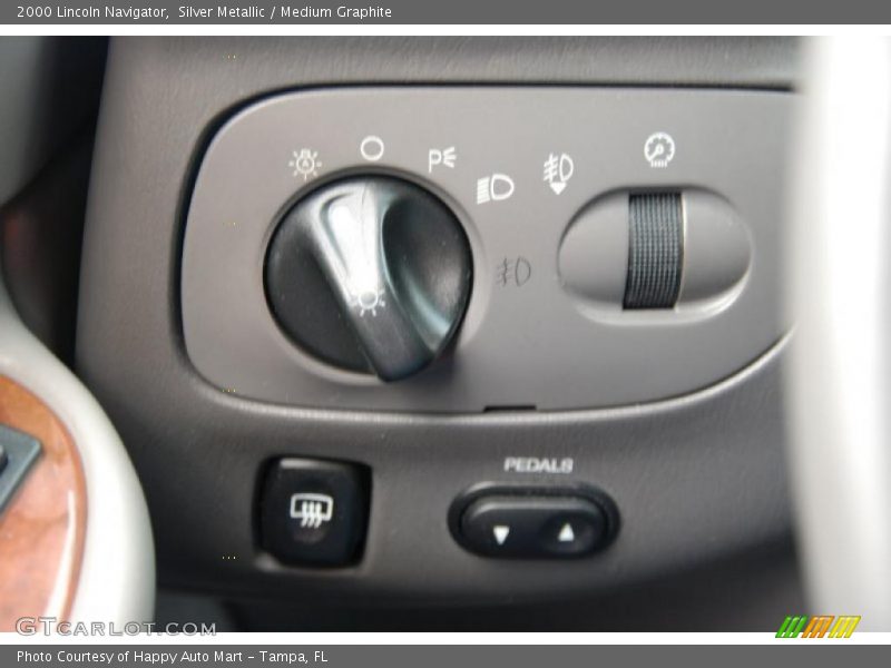 Silver Metallic / Medium Graphite 2000 Lincoln Navigator