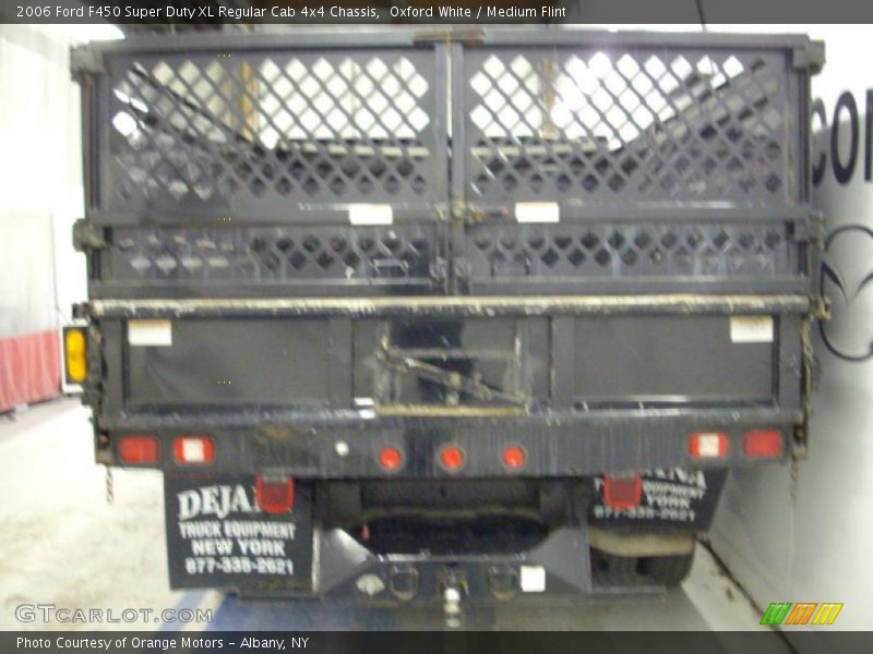 Oxford White / Medium Flint 2006 Ford F450 Super Duty XL Regular Cab 4x4 Chassis