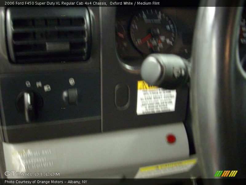 Oxford White / Medium Flint 2006 Ford F450 Super Duty XL Regular Cab 4x4 Chassis