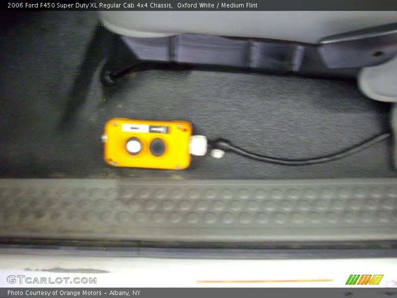 Oxford White / Medium Flint 2006 Ford F450 Super Duty XL Regular Cab 4x4 Chassis