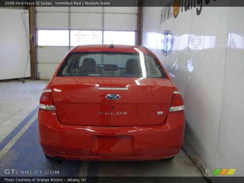 Vermillion Red / Medium Stone 2008 Ford Focus SE Sedan