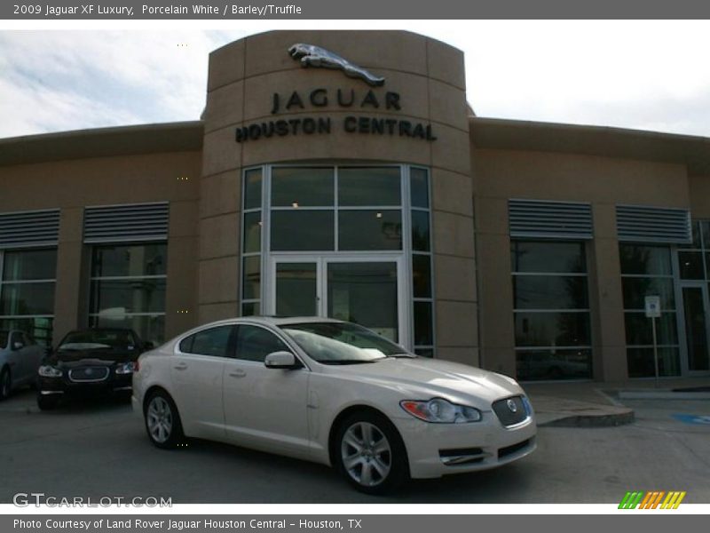 Porcelain White / Barley/Truffle 2009 Jaguar XF Luxury