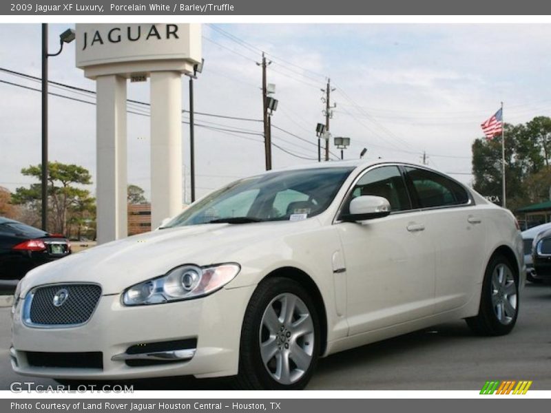 Porcelain White / Barley/Truffle 2009 Jaguar XF Luxury