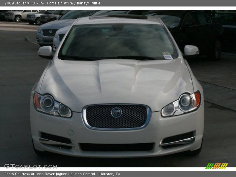 Porcelain White / Barley/Truffle 2009 Jaguar XF Luxury