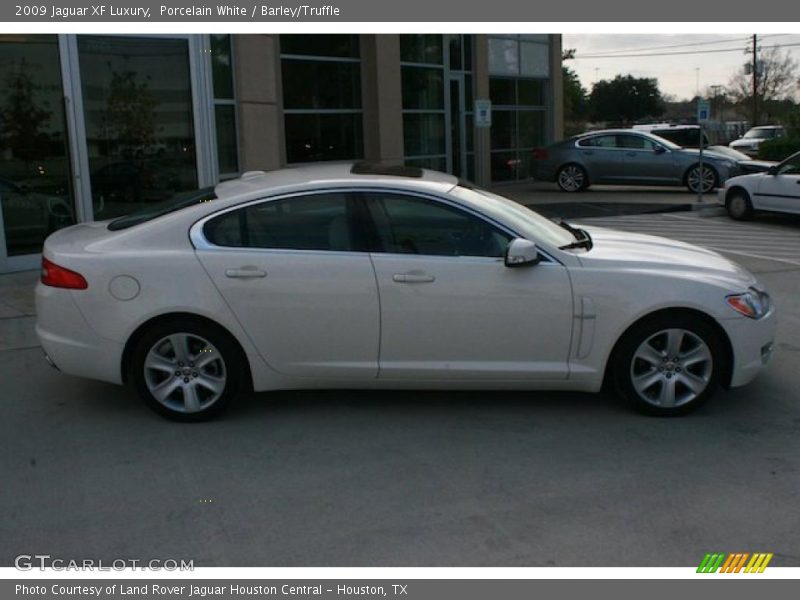 Porcelain White / Barley/Truffle 2009 Jaguar XF Luxury