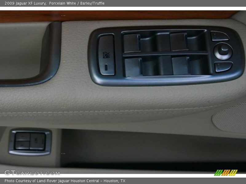 Porcelain White / Barley/Truffle 2009 Jaguar XF Luxury