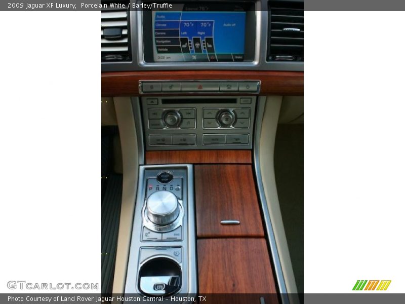 Controls of 2009 XF Luxury