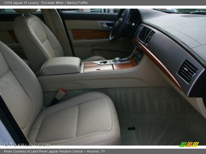  2009 XF Luxury Barley/Truffle Interior