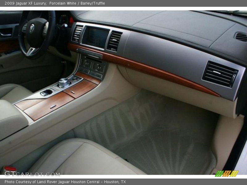 Porcelain White / Barley/Truffle 2009 Jaguar XF Luxury