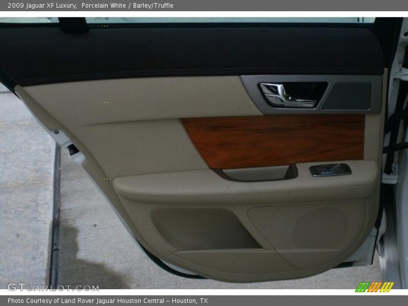 Porcelain White / Barley/Truffle 2009 Jaguar XF Luxury