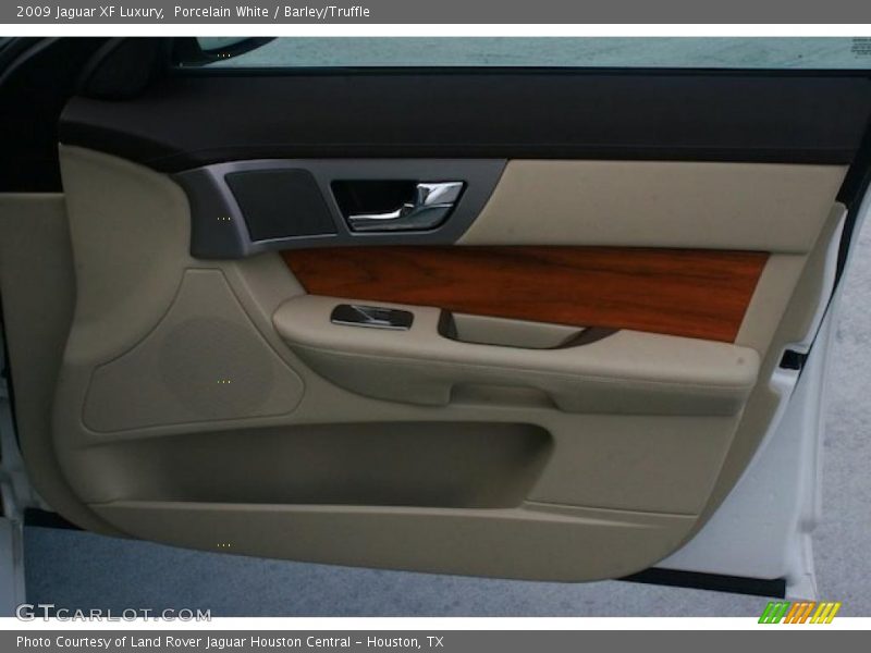 Porcelain White / Barley/Truffle 2009 Jaguar XF Luxury
