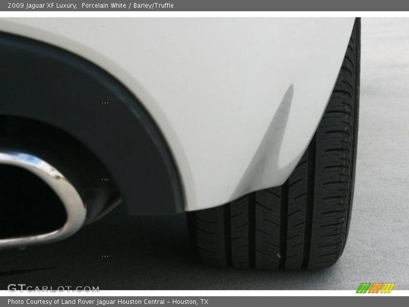 Porcelain White / Barley/Truffle 2009 Jaguar XF Luxury