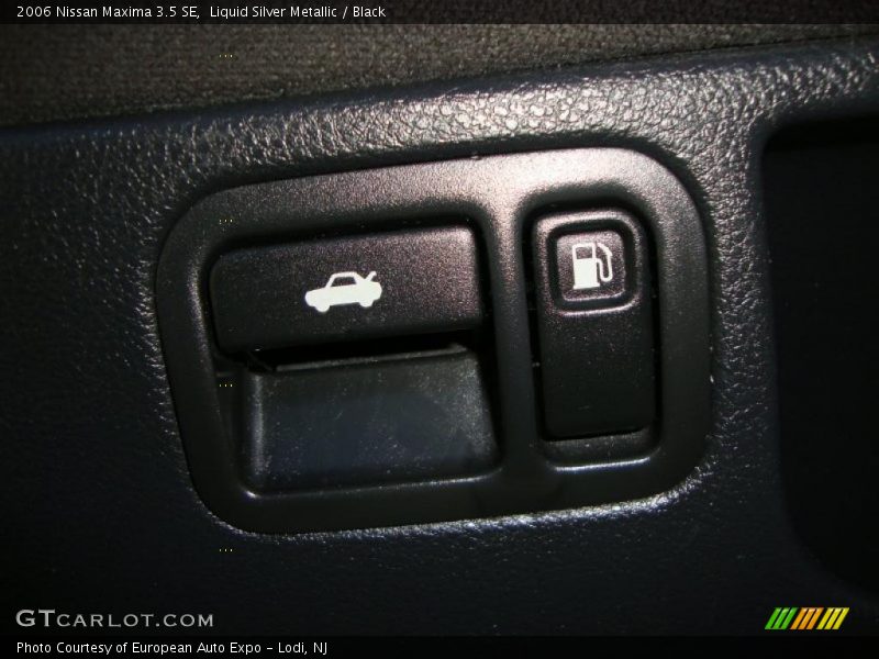 Liquid Silver Metallic / Black 2006 Nissan Maxima 3.5 SE