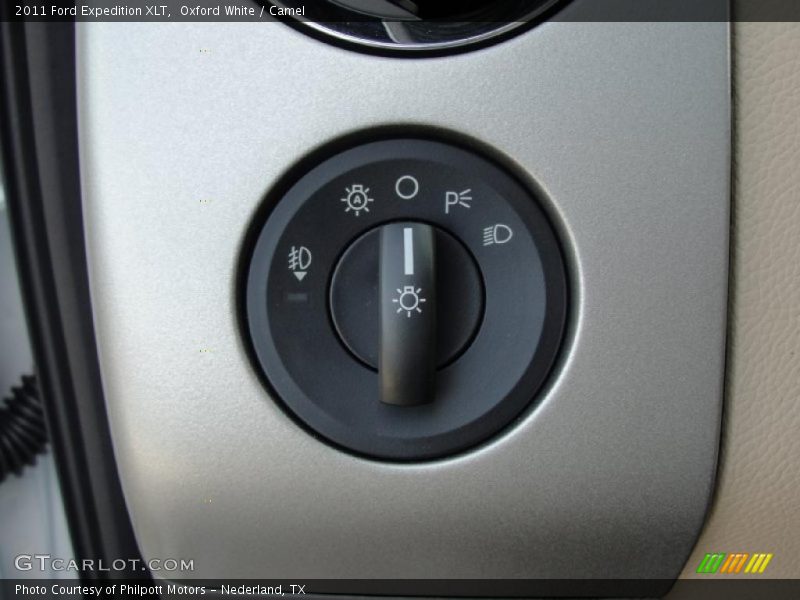 Oxford White / Camel 2011 Ford Expedition XLT