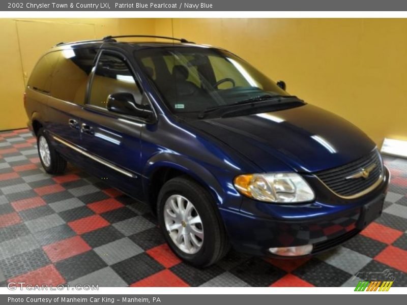 Patriot Blue Pearlcoat / Navy Blue 2002 Chrysler Town & Country LXi