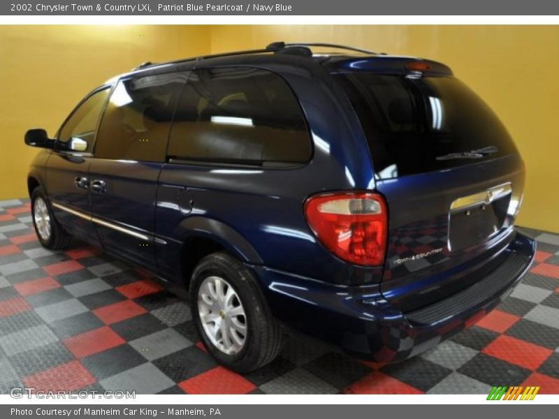 Patriot Blue Pearlcoat / Navy Blue 2002 Chrysler Town & Country LXi