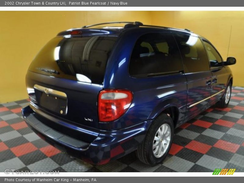 Patriot Blue Pearlcoat / Navy Blue 2002 Chrysler Town & Country LXi