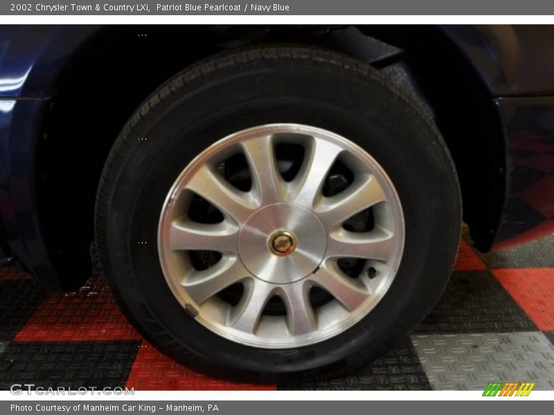 Patriot Blue Pearlcoat / Navy Blue 2002 Chrysler Town & Country LXi