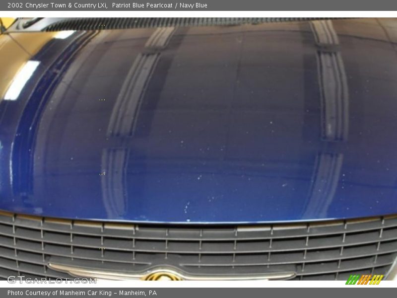 Patriot Blue Pearlcoat / Navy Blue 2002 Chrysler Town & Country LXi