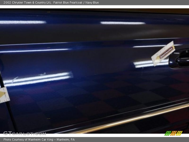 Patriot Blue Pearlcoat / Navy Blue 2002 Chrysler Town & Country LXi
