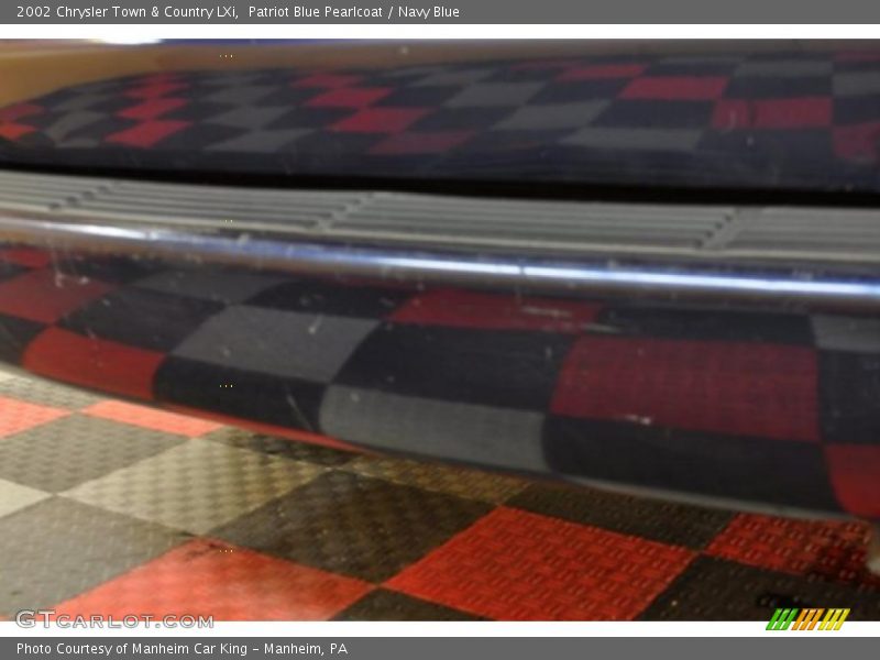 Patriot Blue Pearlcoat / Navy Blue 2002 Chrysler Town & Country LXi