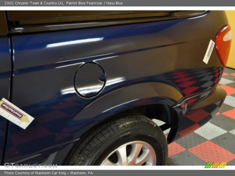 Patriot Blue Pearlcoat / Navy Blue 2002 Chrysler Town & Country LXi