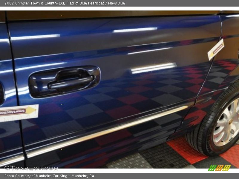 Patriot Blue Pearlcoat / Navy Blue 2002 Chrysler Town & Country LXi